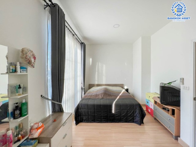 *****ทาวน์เฮ้าส์มือสองย่านนนทบุรี ม.กัสโต้ ราชพฤกษ์-พระราม5 เนื้อที่เกือบ 18 ตร.ว. ฟังก์ชัน 3 ห้องนอน 2 ห้องน้ำ 2 ที่จอดรถ บนทำเลแห่งการเดินทาง เพียงไม่ถึง 15 นาทีก็ถึงรถไฟฟ้าสายสีม่วง "สถานีแยกติวานนท์" ใกล้ทางด่วน "ศรีรัชใหม่" จองด่วน!